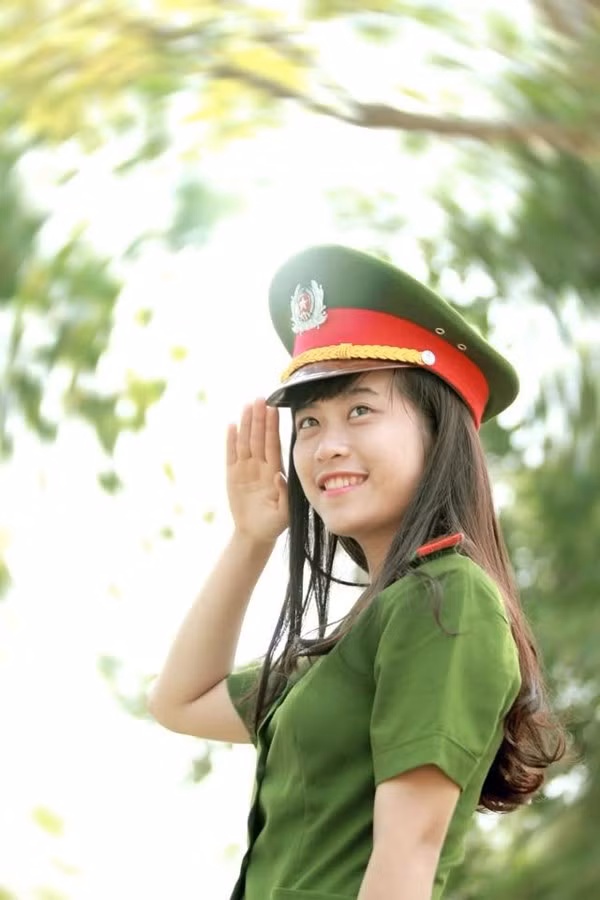 Nữ cảnh sát hình sự mộc mạc, xinh xắn ảnh 2