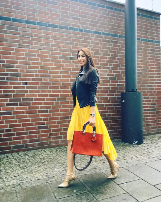 Phạm Hương khoe street style sang chảnh ở trời Tây ảnh 2 Phạm Hương khoe street style sang chảnh ở trời Tây ảnh 2