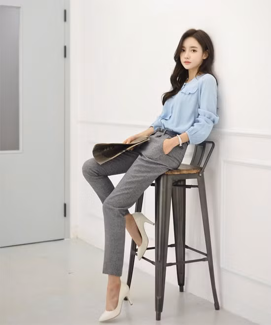 Nàng công sở đẹp thanh lịch với 3 cách mix đồ cùng áo sơ mi ảnh 3 thoi trang cong so phunutoday3