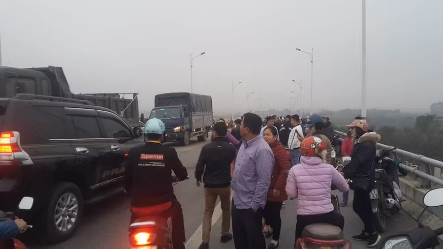 Khu vực cầu Hàn bị ùn tắc nghiêm trọng. Khu vực cầu Hàn bị ùn tắc nghiêm trọng.