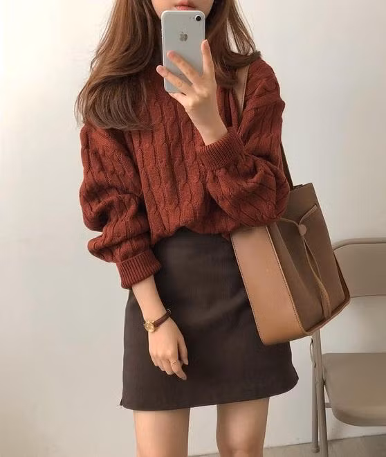 Gợi ý 6 cách phối áo len với chân váy xòe cá tính trong mùa đông ảnh 2 cach-phoi-ao-len-voi-chan-vay-xoe-vua-nu-tinh-lai-vua-chat-ap-dung-ngay-cho-mua-dong-nay-14