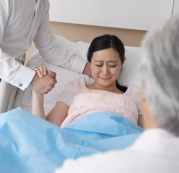 4 điều phụ nữ mãi mất đi sau khi sinh con, chỉ chồng vô tâm mới không thấu hiểu ảnh 1 Kết quả hình ảnh cho sinh con