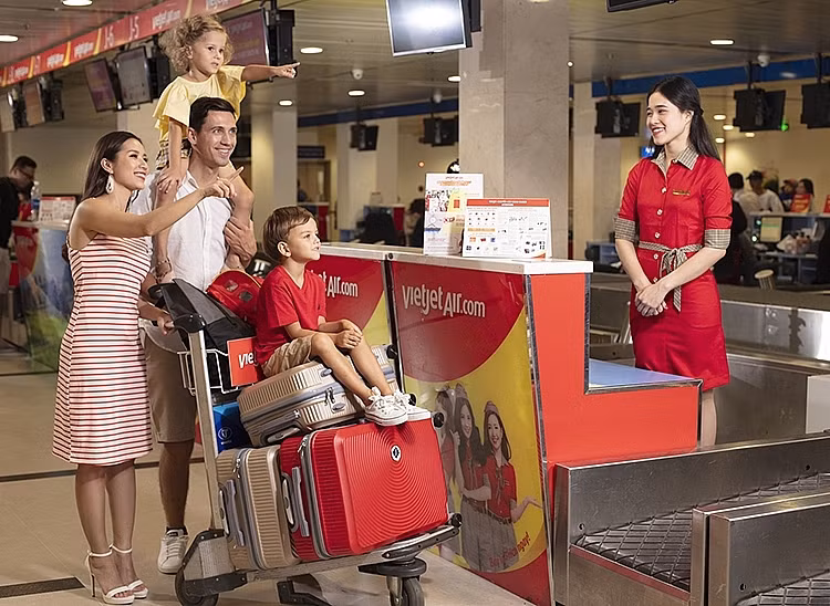 Mua vé bay Vietjet càng nhiều, khách hàng có cơ hội trúng thưởng càng lớn với giải nhất là 1 xe hơi trị giá 1,5 tỷ đồng.