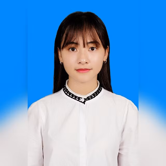 Ảnh thẻ của Hà cũng rất xinh đẹp
