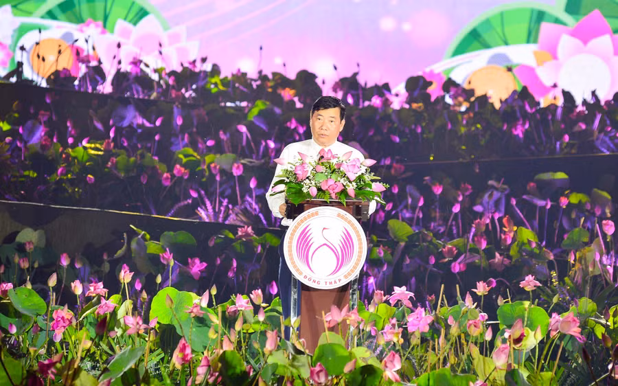 Ông Phạm Thiện Nghĩa, Chủ tịch UBND tỉnh Đồng Tháp phát biểu khai mạc lễ hội.