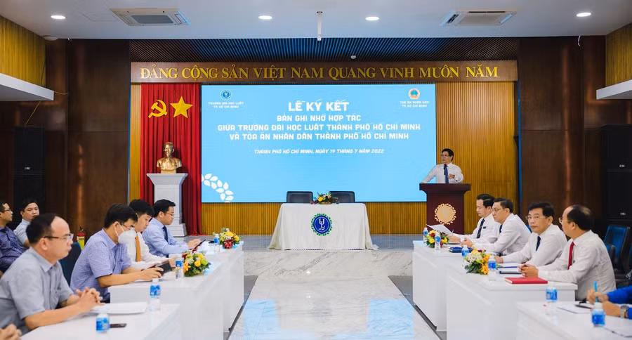 Quang cảnh buổi lễ ký kết hợp tác giữa hai bên