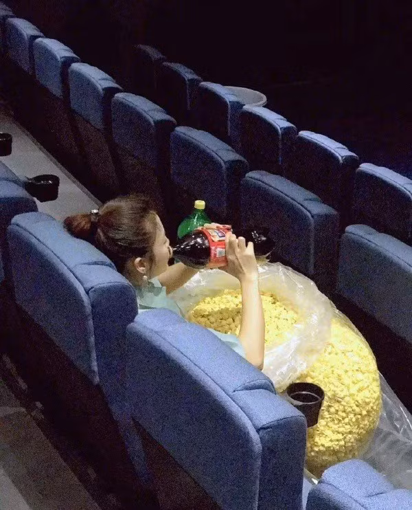 Đi xem phim cũng có kiểu this kiểu that.