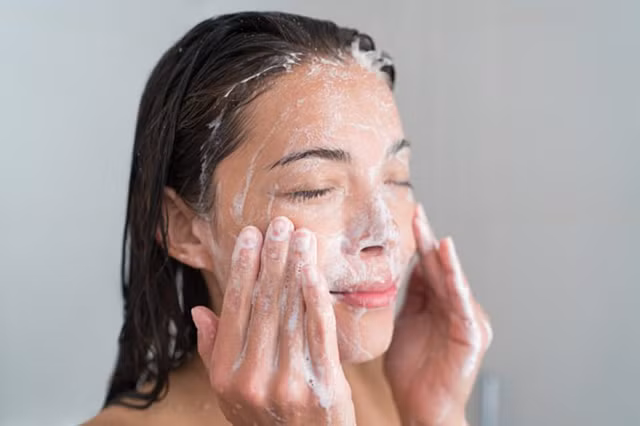 7 bộ phận trên cơ thể không nên vệ sinh quá sạch - Ảnh 2.