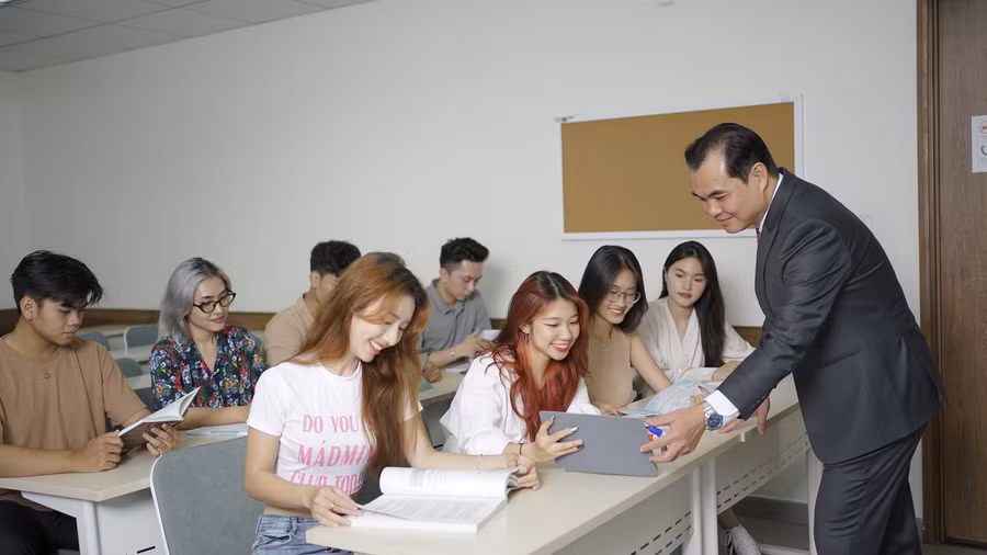 Môi trường học tập tại Trường Đại học Hoa Sen rất năng động và hiện đại. Môi trường học tập tại Trường Đại học Hoa Sen rất năng động và hiện đại.