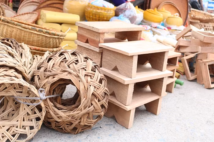 Nếu là người lần đầu được ghé thăm chợ quê thì chắc chắn những nét đẹp bình dị sẽ làm thức dậy tất cả các giác quan, đủ để chúng ta lưu luyến mãi không thôi với mảnh đất vốn đã nổi tiếng với làn điệu Chầu Văn này! Nếu là người lần đầu được ghé thăm chợ quê thì chắc chắn những nét đẹp bình dị sẽ làm thức dậy tất cả các giác quan, đủ để chúng ta lưu luyến mãi không thôi với mảnh đất vốn đã nổi tiếng với làn điệu Chầu Văn này!