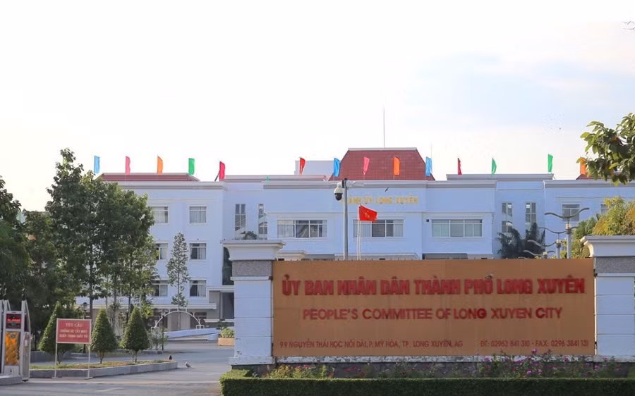 Trụ sở UBND TP Long Xuyên. 