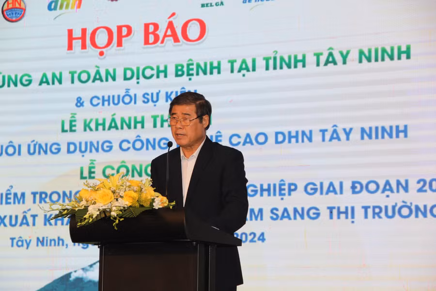 Ông Trần Văn Chiến, Phó Chủ tịch UBND tỉnh Tây Ninh phát biểu tại buổi họp báo. Ảnh: Ng.Vy