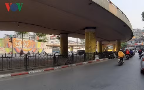 hà nội xin được tiếp tục trông giữ xe dưới gầm cầu vượt hình 1 ha noi xin duoc tiep tuc trong giu xe duoi gam cau vuot hinh 1