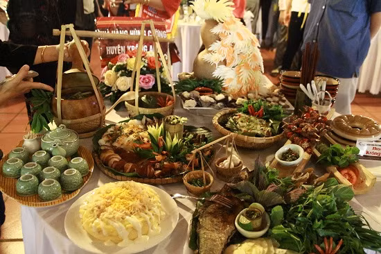 32 đơn vị tham gia và nhiều thực khách có mặt để cổ vũ cho các đội thi.