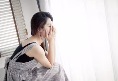 Được mẹ chồng và chồng yêu thương hết mực, vợ trẻ luôn cảm thấy đau khổ chỉ vì điều này