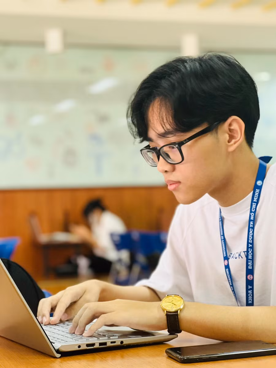 Nguyễn Phúc Lâm trong một giờ học trên giảng đường Trường ĐH Y dược TPHCM