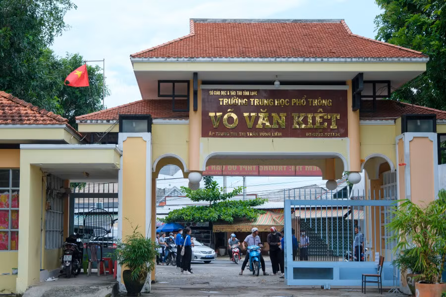Vĩnh Long đã đạt được những kết quả và thành tựu đáng kể trong việc đổi mới GD. Vĩnh Long đã đạt được những kết quả và thành tựu đáng kể trong việc đổi mới GD.