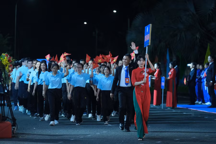 Các đoàn diễu hành tham gia đại hội. Các đoàn diễu hành tham gia đại hội.