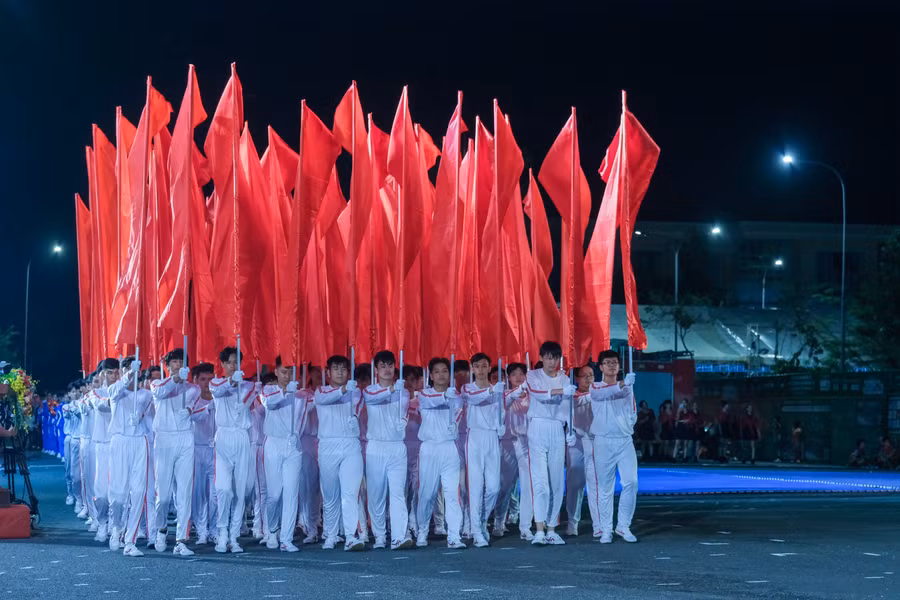 Đoàn cờ diễu hành tại buổi lễ. Đoàn cờ diễu hành tại buổi lễ.