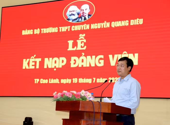 Ông Lê Quốc Phong, Bí thư Tỉnh ủy phát biểu tại buổi lễ Ông Lê Quốc Phong, Bí thư Tỉnh ủy phát biểu tại buổi lễ