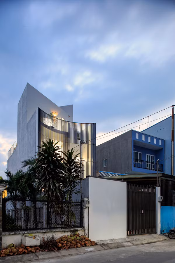 Ngôi nhà như chiếc lồng chim ở ngoại ô Sài Gòn