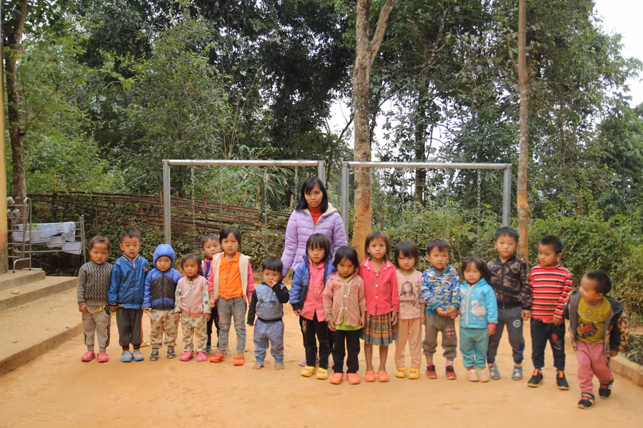 Ở các điểm bản lẻ, tình trạng học sinh phải học lớp ghép vẫn diễn ra do thiếu giáo viên.
