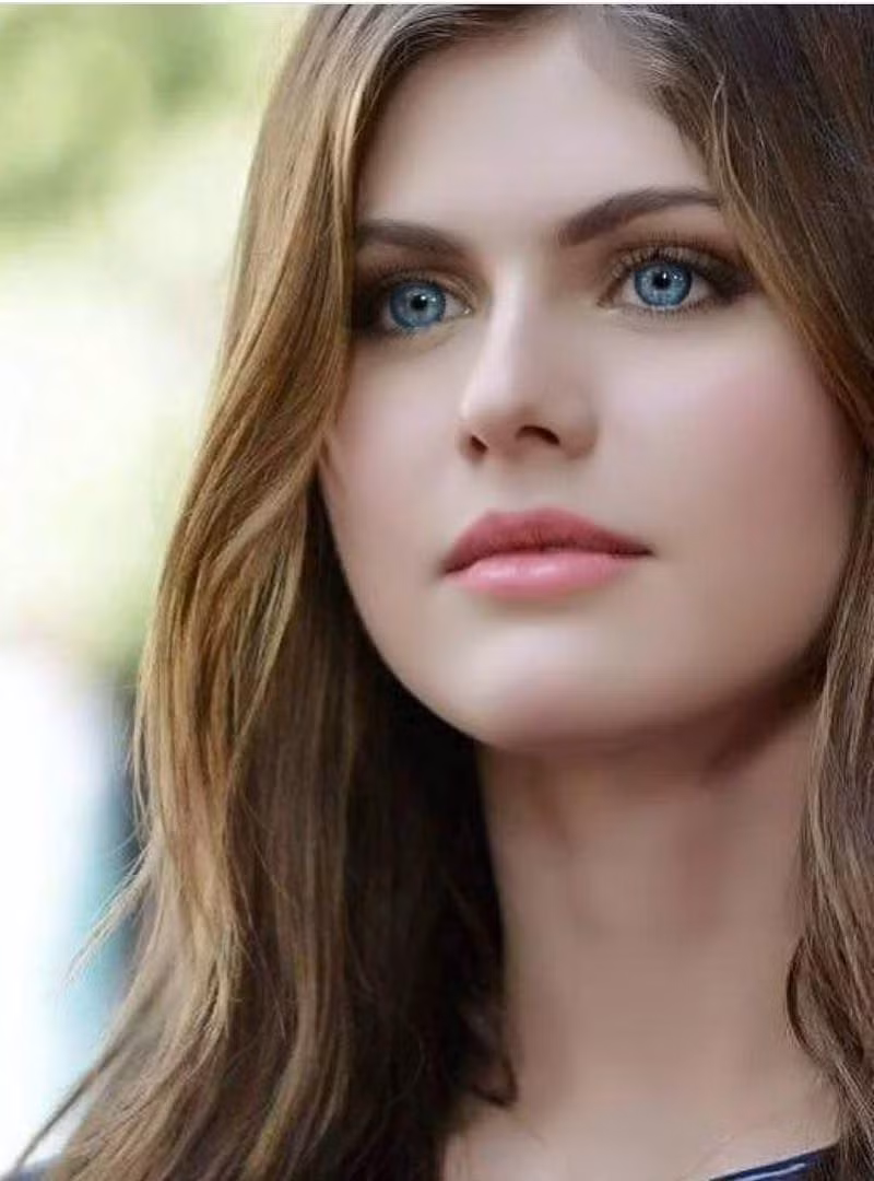 Bức ảnh khiến người nhìn nhầm tưởng là nhân vật đồ họa, búp bê barbie của Alexandra