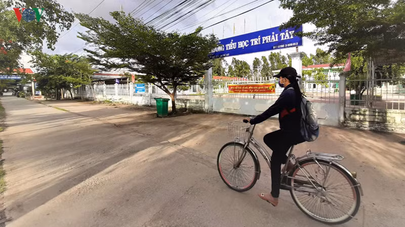 khac phuc qua cham quyen loi cua giao vien o ca mau bi cat hop dong hinh 1