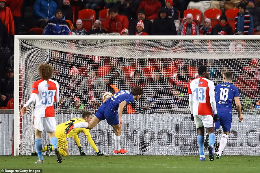 Chelsea thắng vất vả nhờ sự tỏa sáng của Marcos Alonso. Chelsea thắng vất vả nhờ sự tỏa sáng của Marcos Alonso.