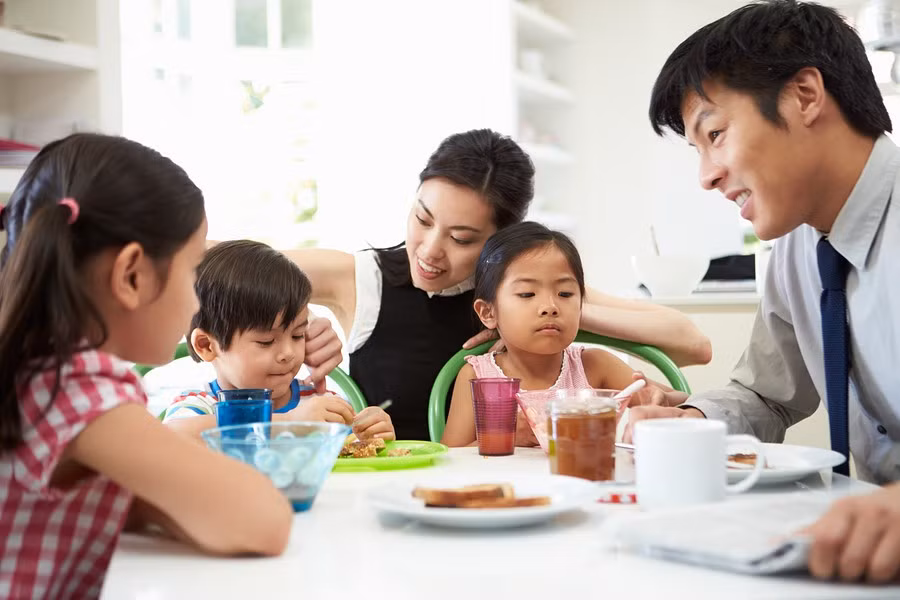 Người lớn sai hết rồi, trẻ em không phải tờ giấy trắng để cha mẹ vẽ thành bức tranh theo ý muốn của mình - Ảnh 2. Người lớn sai hết rồi, trẻ em không phải tờ giấy trắng để cha mẹ vẽ thành bức tranh theo ý muốn của mình - Ảnh 2.