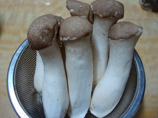 Cách làm thịt bò băm bọc nấm lạ miệng đưa cơm ảnh 2