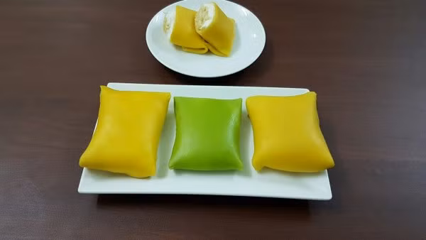 Bánh ngon thưởng thức buổi tối nhâm nhi cùng cốc trà nóng ngày mưa