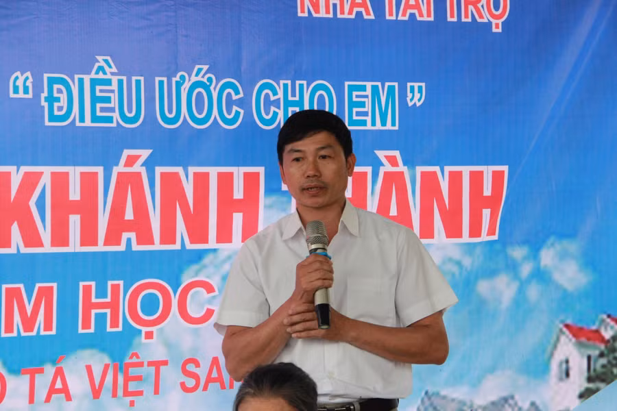 Ông Lê Ngọc Hải – Phó chủ tịch UBND xã Cẩm Duệ thay mặt gia đình, chính quyền địa phương cảm ơn sự quan tâm của Ban biên tập Báo GD&amp;TĐ, cảm ơn VP Báo tại khu vực Bắc Trung Bộ trong suốt thời gian qua đối với địa phương, người dân và gia đình hai cháu.
