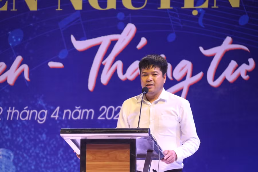 Nhà báo Nguyễn Văn Dũng, Trưởng văn phòng Báo GD&amp;TĐ khu vực Bắc Trung Bộ phát biểu tại buổi lễ.