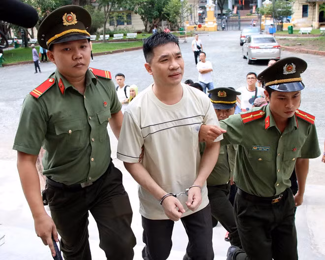Xét xử đường dây sản xuất ma túy: 