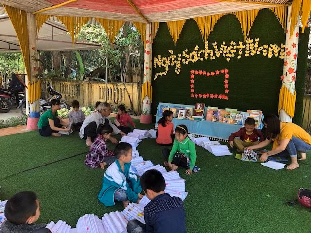 HS Trường TH số 1 xã Nàn Sán - Si Ma Cai trong ngày hội đọc sách. Ảnh: IT