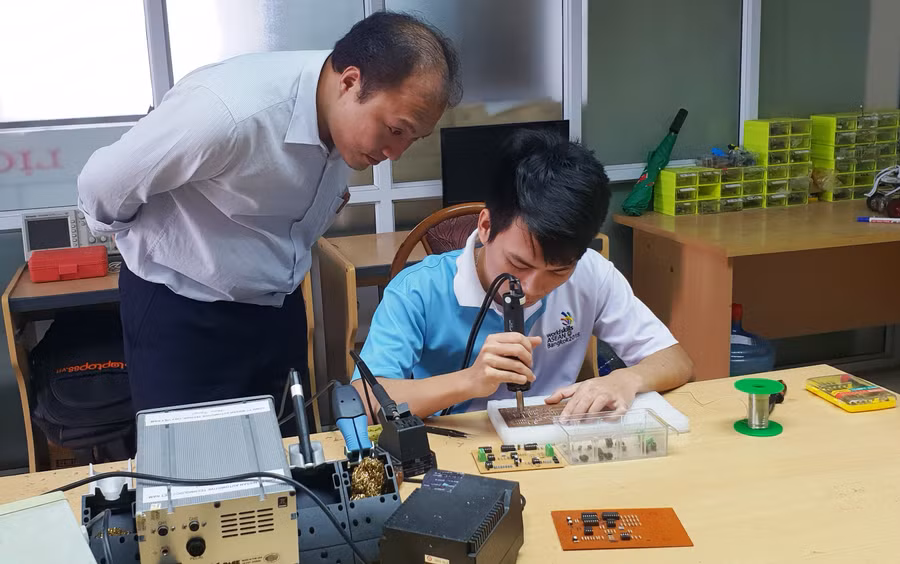Thí sinh Việt Nam chuẩn bị gì cho Kỳ thi tay nghề điện tử thế giới? ảnh 1 Thí sinh Việt Nam chuẩn bị gì cho Kỳ thi tay nghề điện tử thế giới? ảnh 1