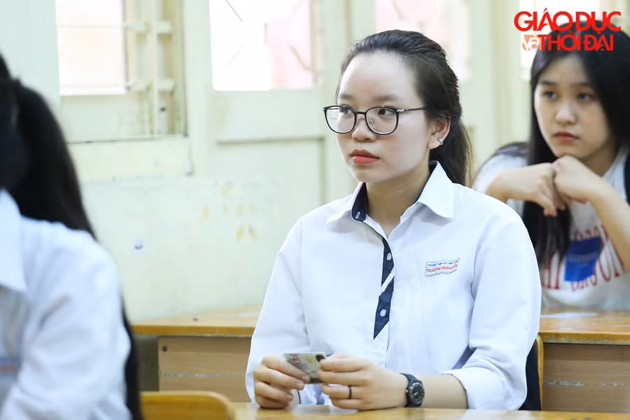 Vẻ đẹp mộc mạc của nữ sinh dự thi THPT quốc gia 2019.