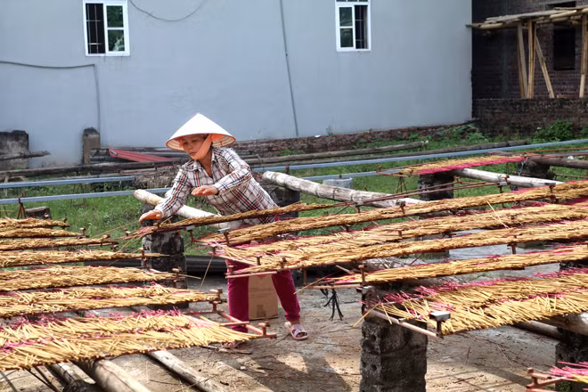 Thời tiết ngày 18/4: Nắng nóng trên cả nước, có nơi 37 độ C ảnh 1 Chú thích ảnh