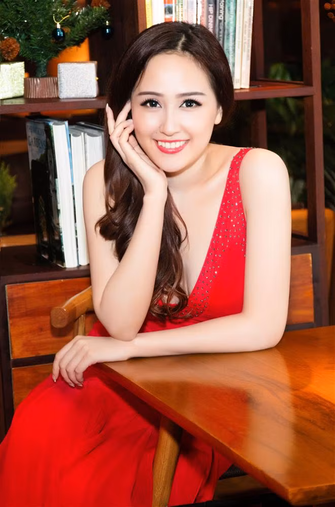 Mai Phương Thúy được nhiều người mến mộ bởi trình độ học vấn cao.