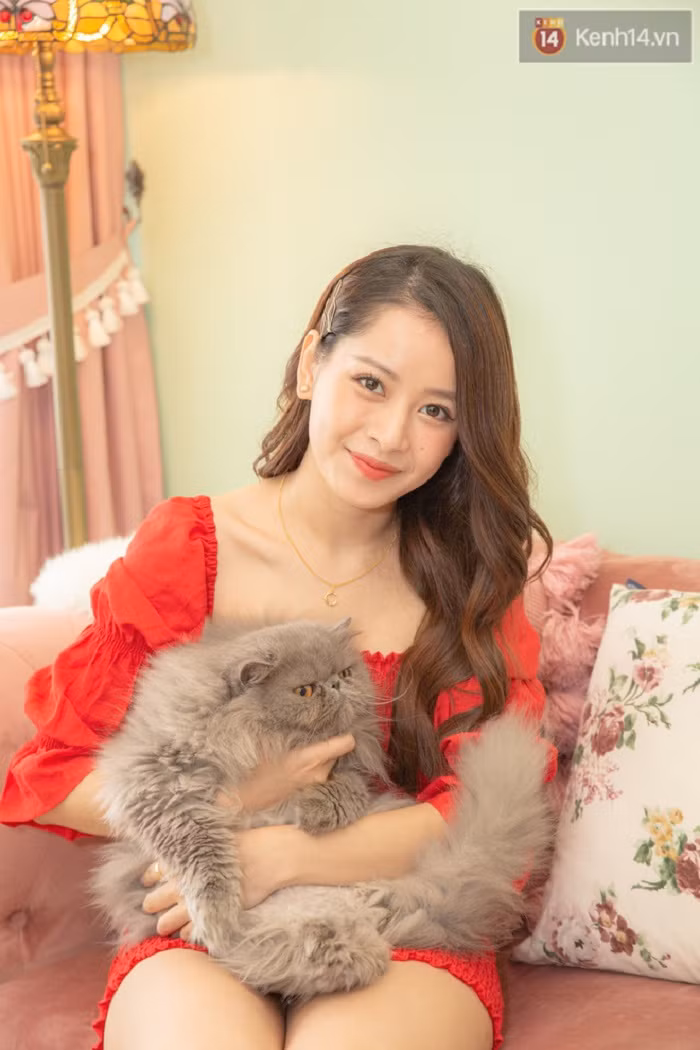 Hé lộ bên trong căn hộ mới tậu thiết kế cực đẹp của Chipu ảnh 2 Chi Pu lan dau he lo ben trong can ho moi tau dam chat phuong Tay, thiet ke cuc dep hinh anh 2
