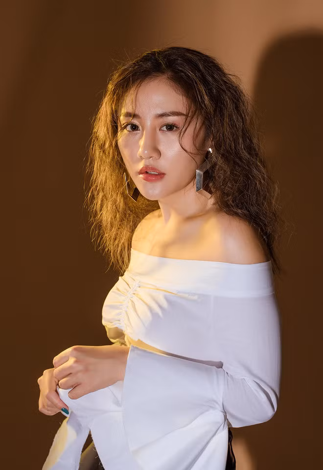 Văn Mai Hương: "Tôi hơi tiếc nuối khi có giai đoạn mải yêu, bốc đồng và coi thường mọi thứ" - Ảnh 1.