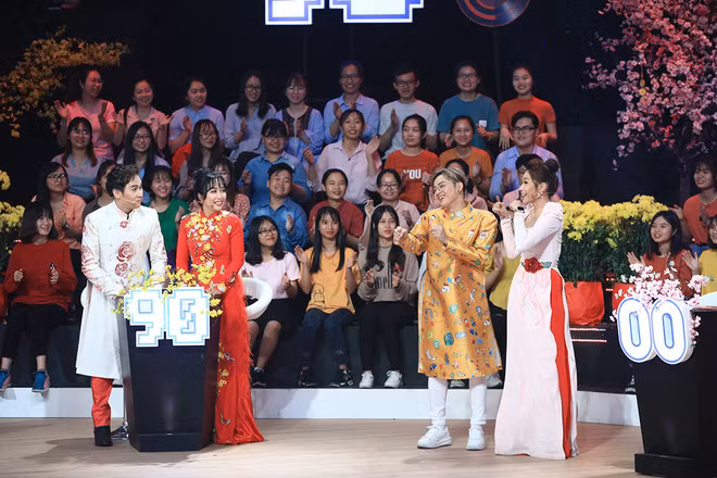 NSND Tự Long tiết lộ cuộc vật lộn 20 ngày vất vả của Táo Quân ảnh 4 NSND Tự Long tiết lộ bí mật và cuộc vật lộn 20 ngày vất vả của Táo Quân-4