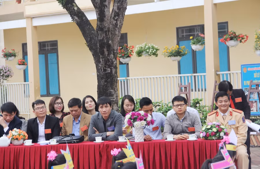 Lãnh đạo các đơn vị tham dự tại buổi lễ.