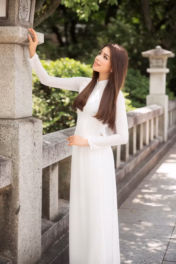 pham-huong-trong-nhu-nu-sinh-khi-den-tham-den-hakozaki-o-nhat-3