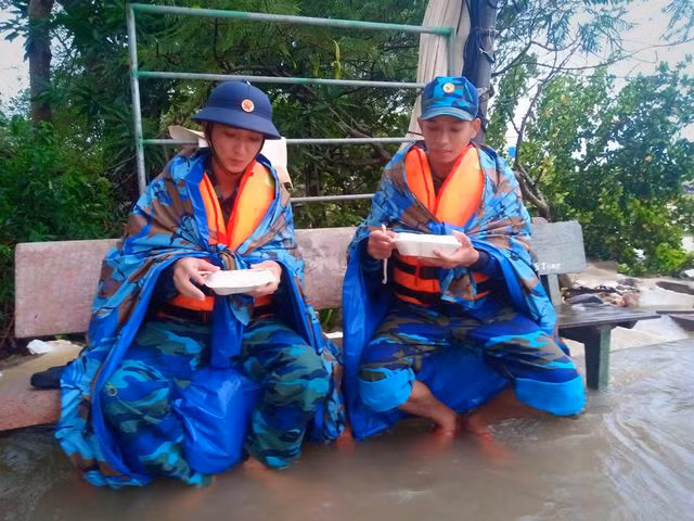 Nhìn lại 10 ngày đảo ngọc Phú Quốc quay cuồng trong trận lũ lụt chưa từng có - 17