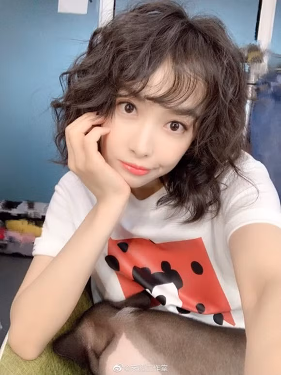 tóc xoăn, tóc xoăn ngắn, thời trang tóc mùa thu 2019