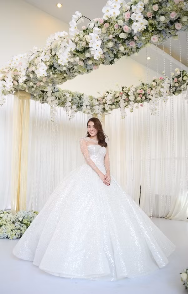 Những chiếc váy cưới "vạn người mê" của mỹ nhân Việt ảnh 11 Ghen tị với những thiết kế váy cưới lộng lẫy như cổ tích của loạt sao việt