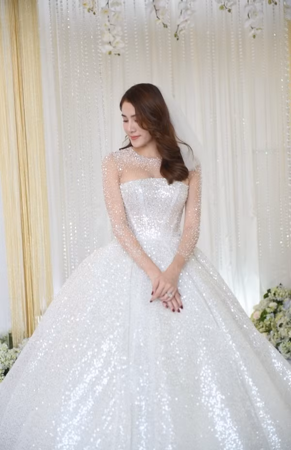 Những chiếc váy cưới "vạn người mê" của mỹ nhân Việt ảnh 12 Ghen tị với những thiết kế váy cưới lộng lẫy như cổ tích của loạt sao việt