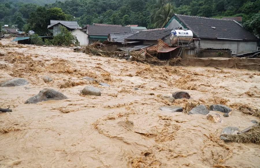 Trận mưa lũ lịch sử tại huyện Kỳ Sơn, Nghệ An.
